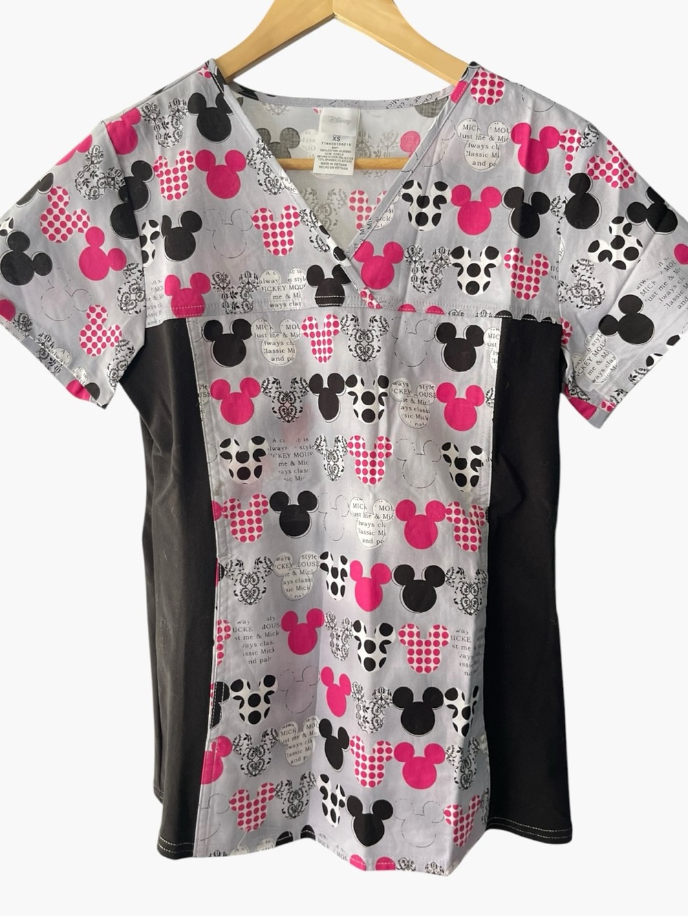 Disney Cherokee Tooniforms Women’s XS Mickey Mouse Scrub Top Pink Black NWT